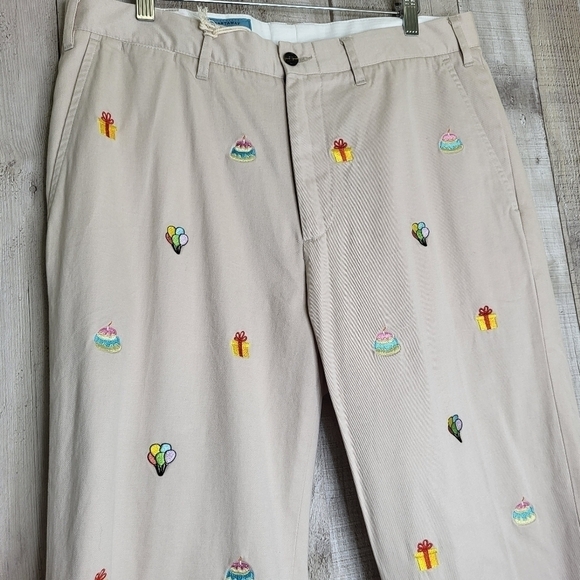 Castaway Nantucket Pants. Birthday, Cake, Presents. Size 34"×29" - Picture 4 of 12